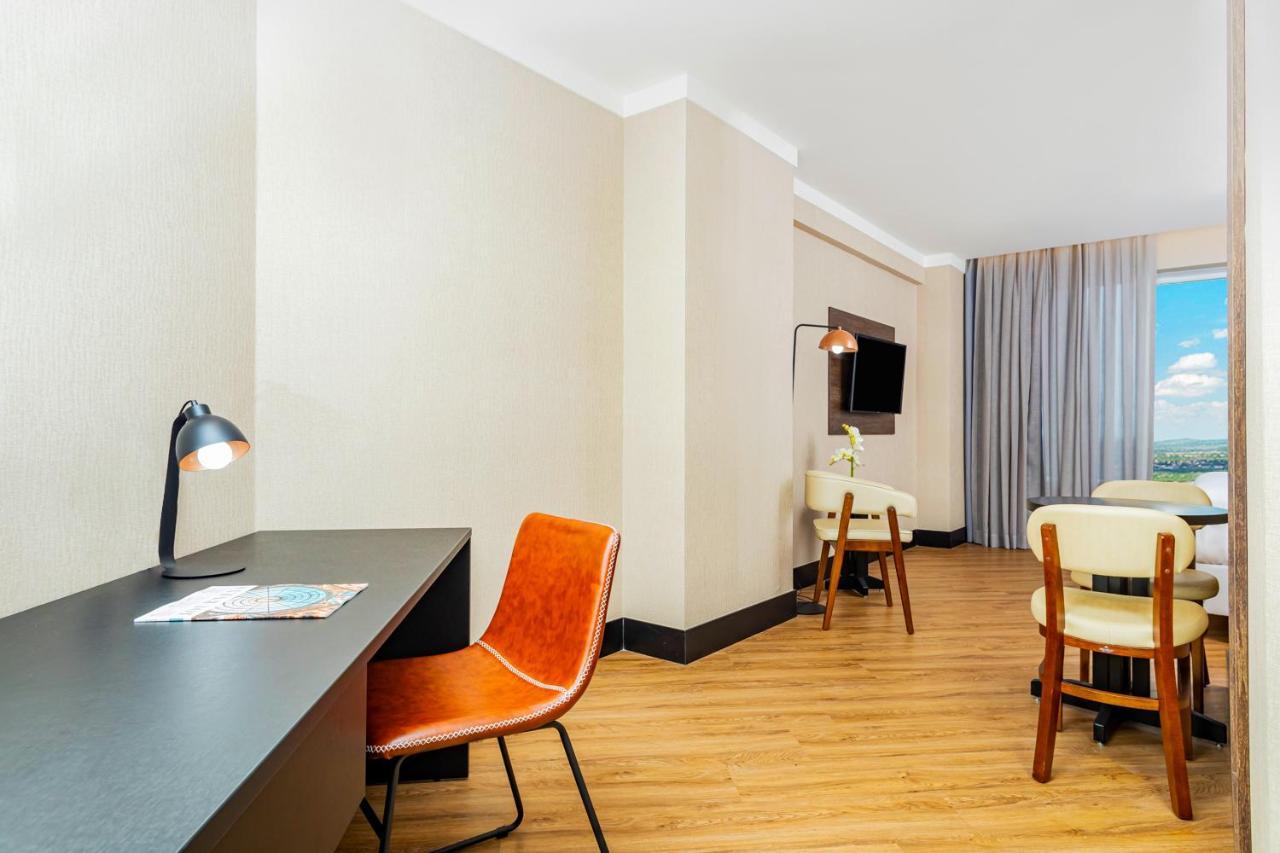Nh Hotel Feira De Santana Kültér fotó